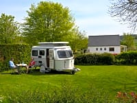 Emplacement sur herbe avec électricité optionnelle