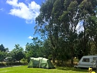 Parcel·la de terra i graveta sense electricitat per a tenda de campanya o autocaravana