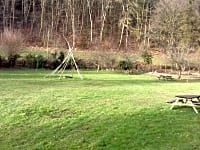 Piazzola tenda, carrello tenda o roulotte su erba con elettricità facoltativa