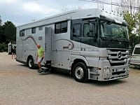 Op grind en zand staplaats voor camper zonder elektriciteit (groot)