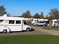 Piazzola roulotte/camper su terreno battuto con elettricità