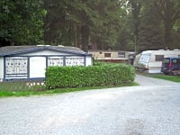 Piazzola su erba con elettricità facoltativa