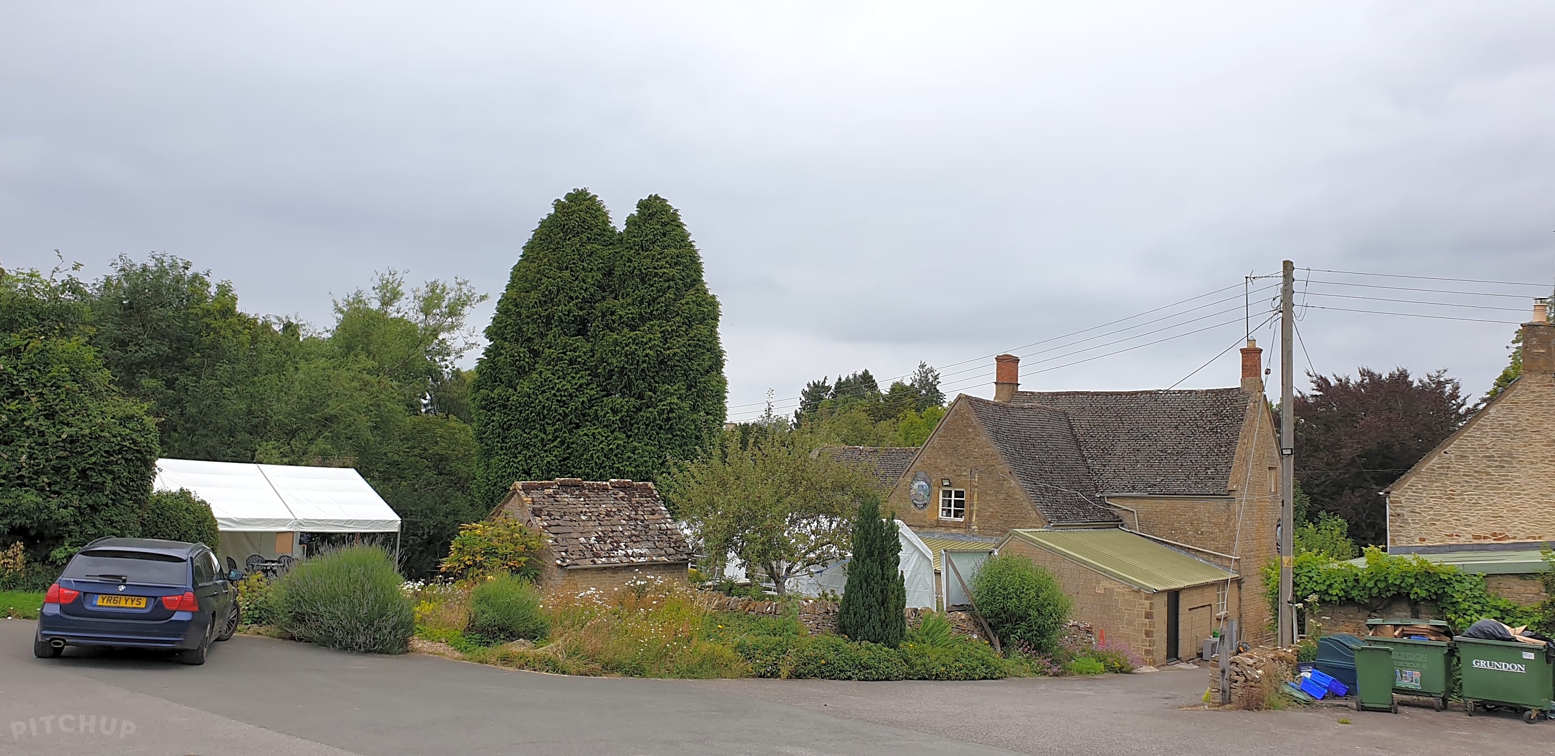 Fox Inn Broadwell, Moreton-in-Marsh, Gloucestershire | Pitchup.com