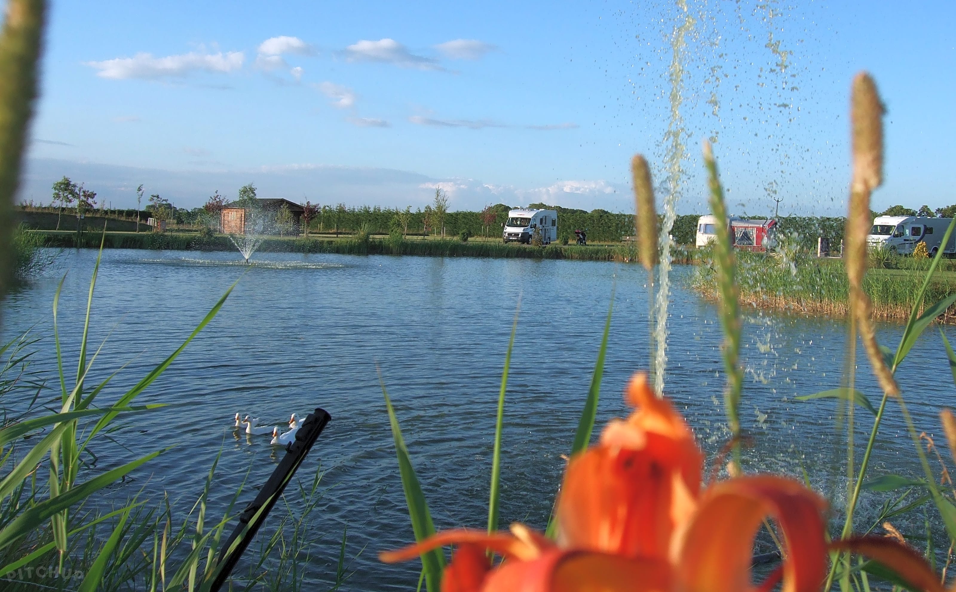 Walnut Lake Lodges and Camping, Boston Pitchup®