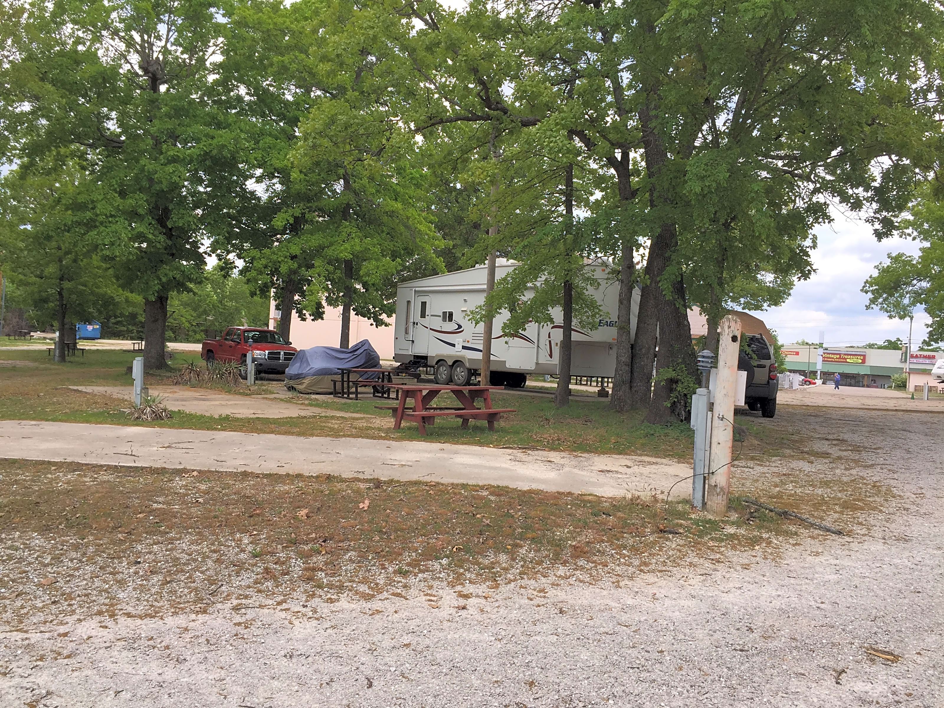 Willow Tree Inn & RV Park, Branson Pitchup®