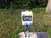 Piazzola roulotte/camper su terreno battuto con elettricità