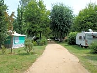 Piazzola su erba con elettricità facoltativa