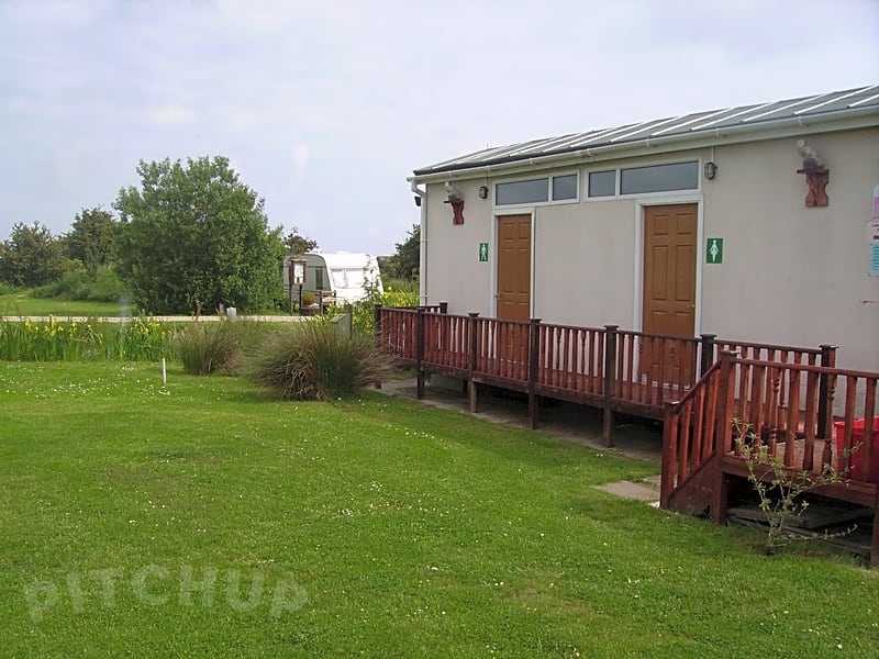 Willow Tree Farm Caravan Site and Fishery, Sutton on Sea Pitchup®