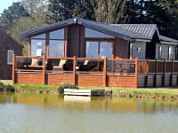 Bungalow 2 slaapkamers (deluxe, uitzicht op een meer)