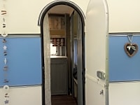 Vaste caravan' 2 slaapkamers