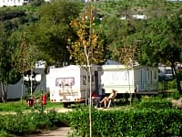 Parcela de gravilla con electricidad