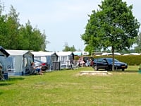 6-amp op gras staplaats , met elektriciteit