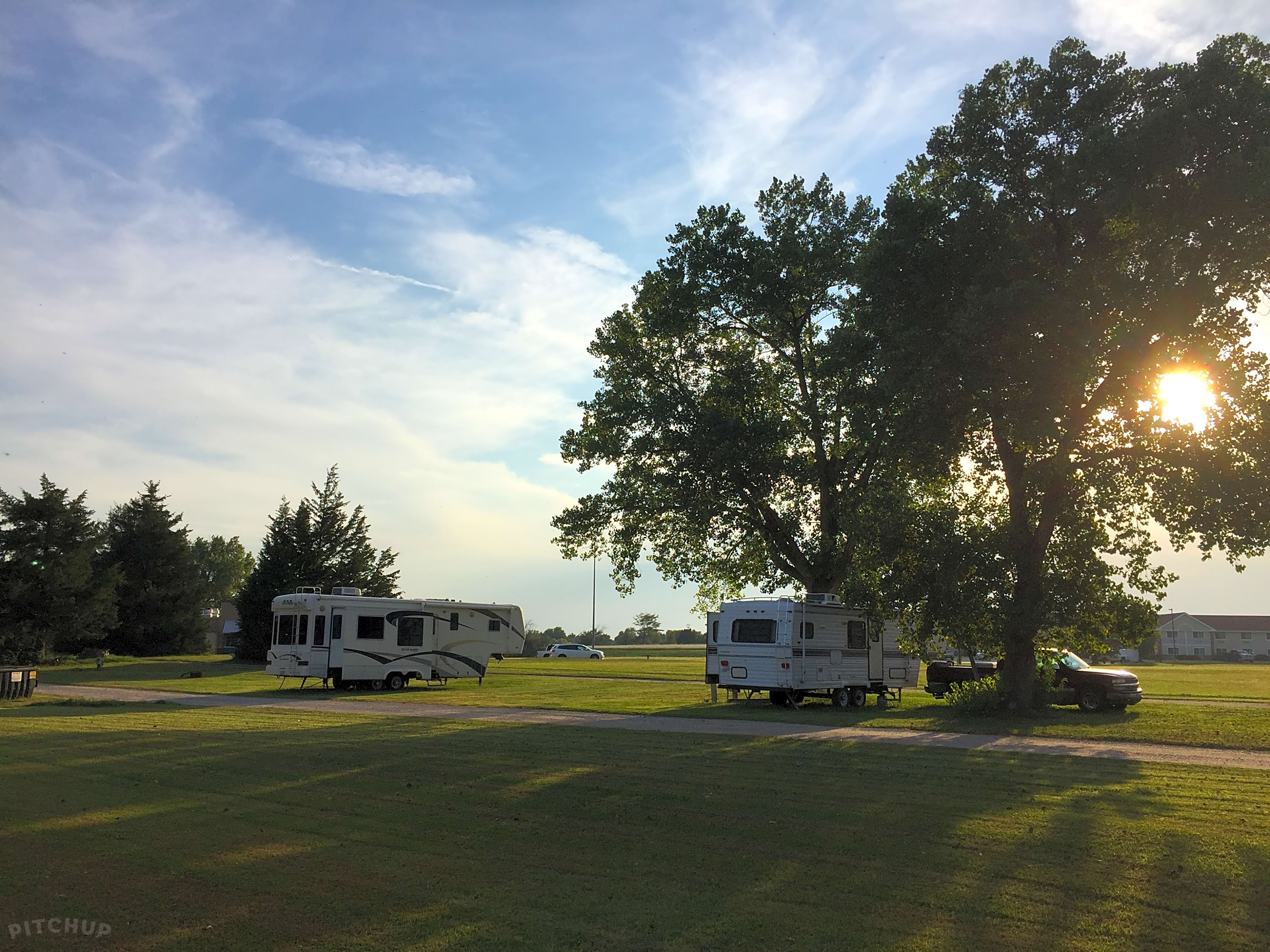 Cottonwood Grove RV Campground, Hesston Pitchup®