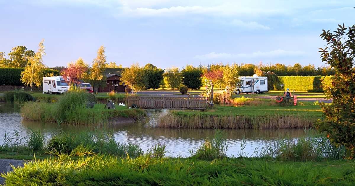 Walnut Lake Lodges and Camping, Boston Pitchup®