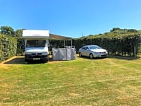 Parcel·la de gespa amb electricitat (XL)