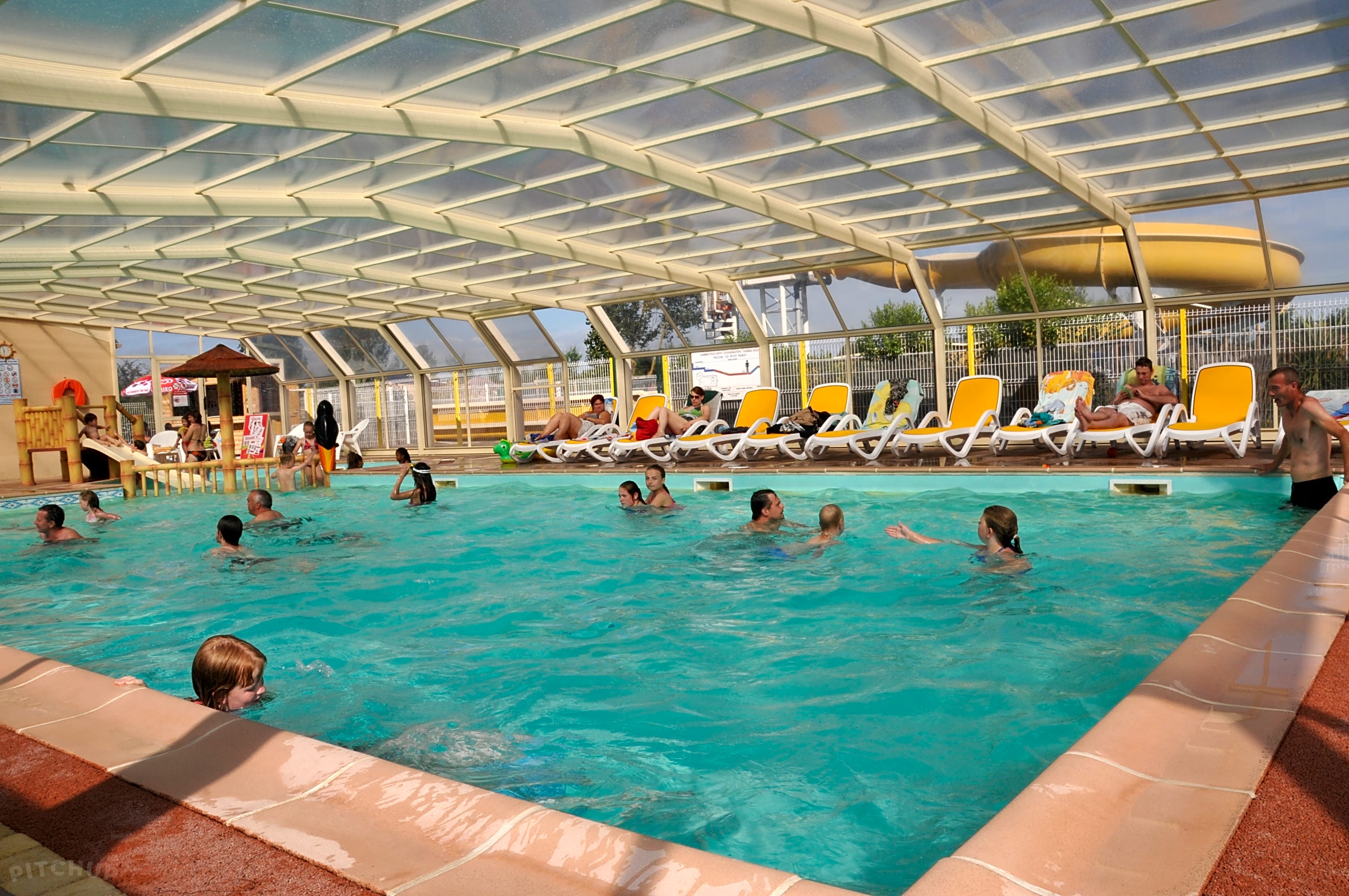 Camping Le Petit Paris, Le Château d'Olonne Pitchup®