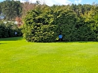 Piazzola tenda su erba con elettricità