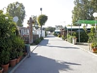 Θέση για τροχόσπιτο σε σταθερή επιφάνεια με ρεύμα προαιρετικά