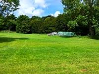 Emplacement sur herbe sans électricité