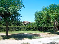 Parcel·la de terra dur amb aigua, llum i desguàs per a autocaravana