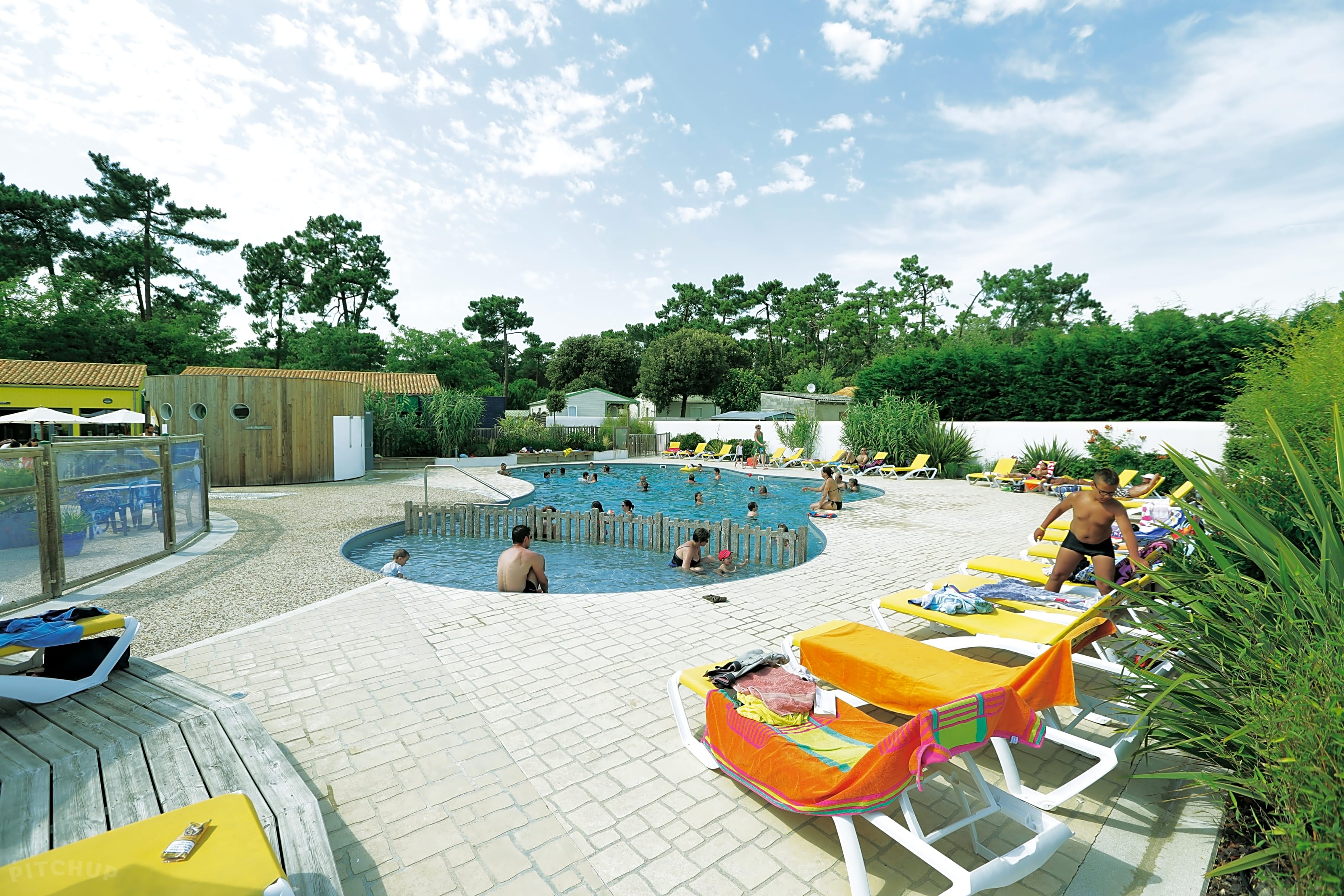 Camping St-Tro'Park, Saint Trojan les Bains - Pitchup®