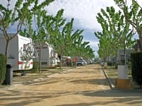 Θέση για σκηνή, για τροχοσκηνή ή για τροχόσπιτο σε γρασίδι με ρεύμα προαιρετικά
