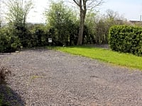 Plass for bobil (Grove) på grus og hardt underlag , med strøm