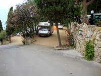 Parcel·la de terra amb electricitat per a autocaravana