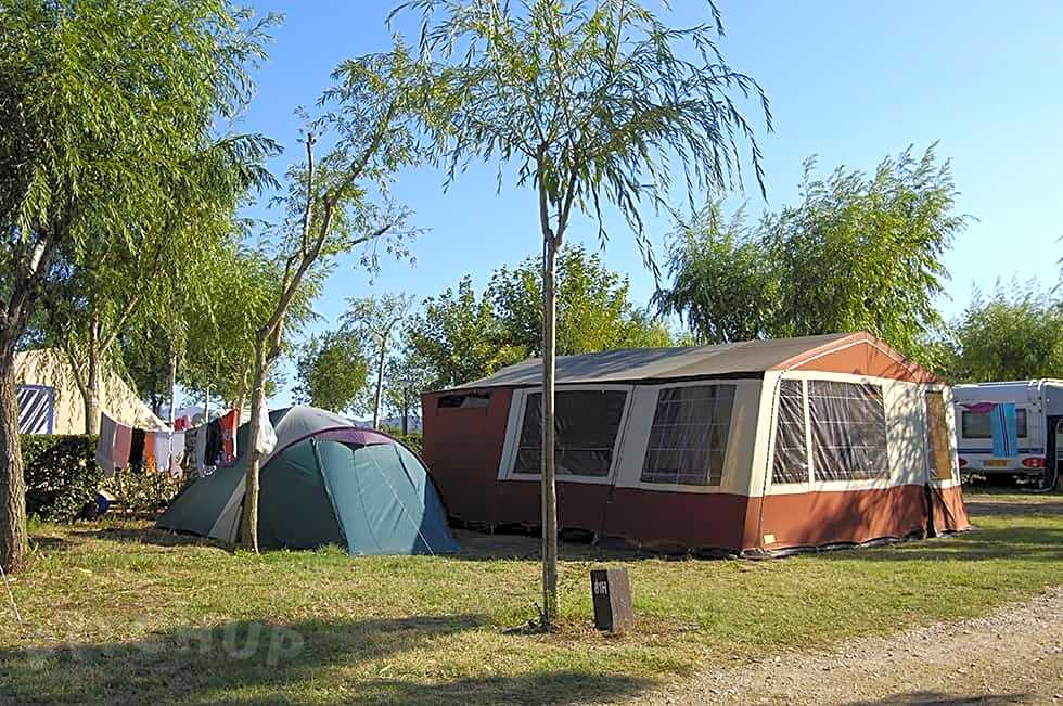 Vind de beste campings voor caravans in Castelló d'Empúries Camping Mas Nou, Castelló d'Empúries Pitchup®