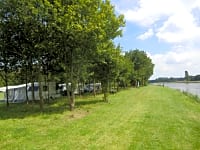 10-amp op gras staplaats , met elektriciteit
