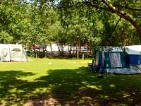 Parcel·la de gespa sense electricitat per a tenda de campanya (2 places)