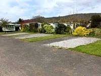 Plass for campingvogn (Strawberry Field) på hardt underlag , med strøm
