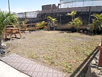 Parcel·la de terra i graveta amb electricitat opcional per a tenda de campanya o per a remolc tenda