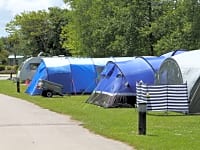 Parcel·la de gespa sense electricitat per a tenda de campanya, per a remolc tenda o per a caravana