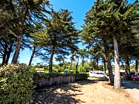 Θέση για αυτοκινούμενο τροχόσπιτο σε γρασίδι με ρεύμα προαιρετικά