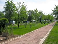 Emplacement pour tente, pour caravane pliante ou pour caravane sur herbe avec électricité optionnelle