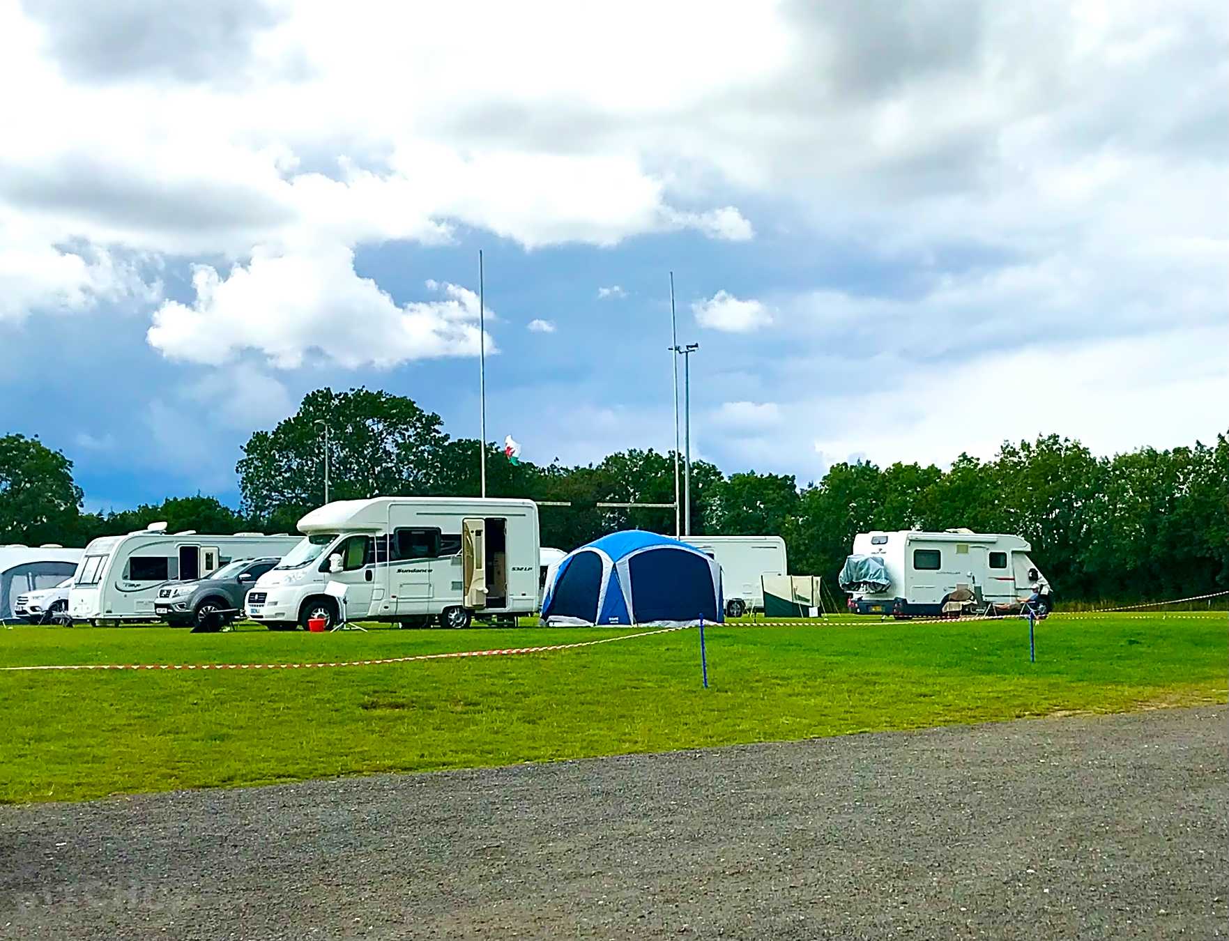 Caravan Sites with Touring Pitches in MoretoninMarsh, Gloucestershire
