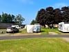 Blair Drummond Caravan Park: Een overzicht van de ruime plaatsen en camping. (photo added by gertmarijkedijkstra on 06/17/2023)