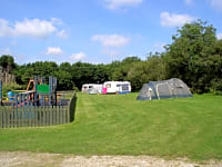 Op gras staplaats voor een tent, voor vouwwagen of voor caravan zonder elektriciteit