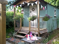 Glamping in the hut Glamping in the hut