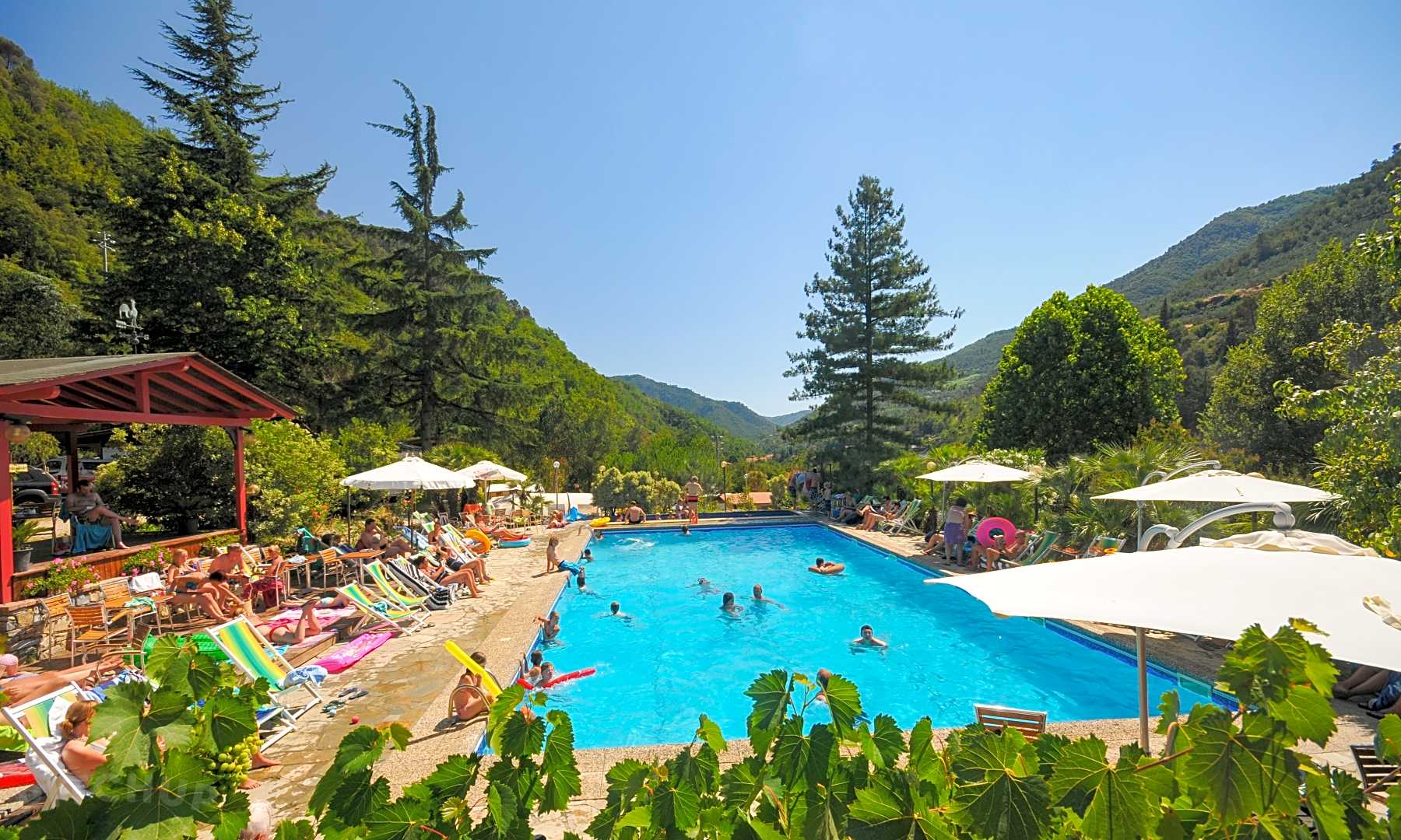 Rose camping. Camping Village Италия. Camping la Jenny - Domaine naturiste Джоли. Италия кемпинг в Mazzanta.