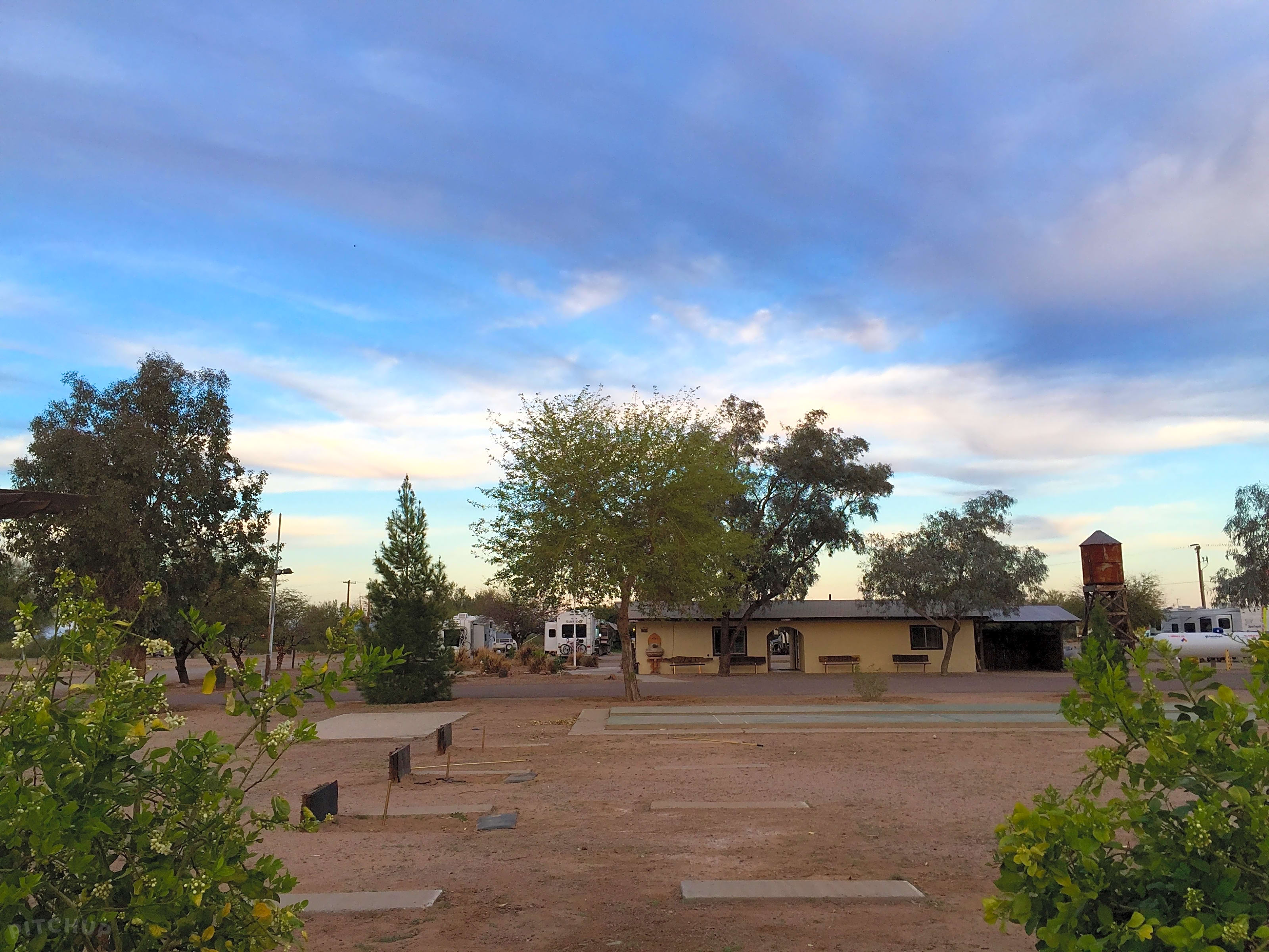 Wild West Ranch & RV Resort, Maricopa Pitchup®