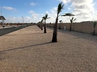 Parcel·la de graveta amb electricitat opcional per a caravanes (prèmium)