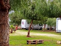 Plass for campingvogn , med strøm