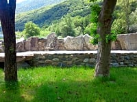 Parcel·la de gespa amb electricitat opcional per a autocaravana