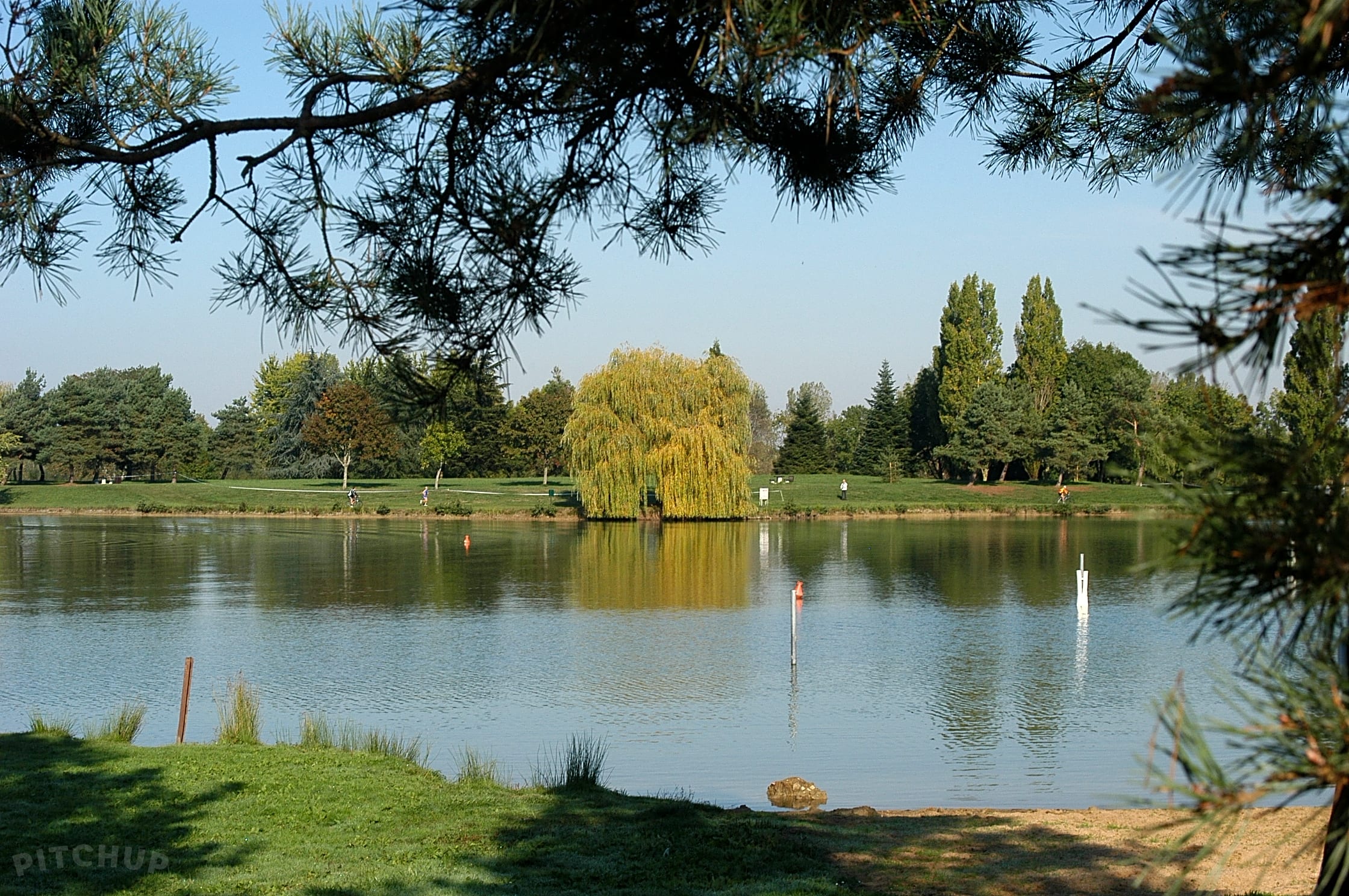 Camping Le Rochat BelleIsle, Châteauroux Updated 2019 prices Pitchup®